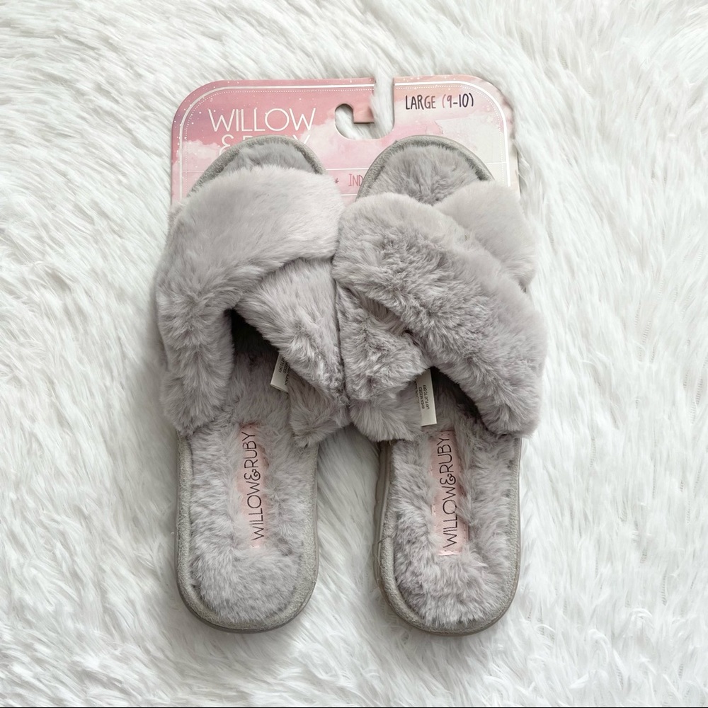 Ruby & Willow Slippers Size L